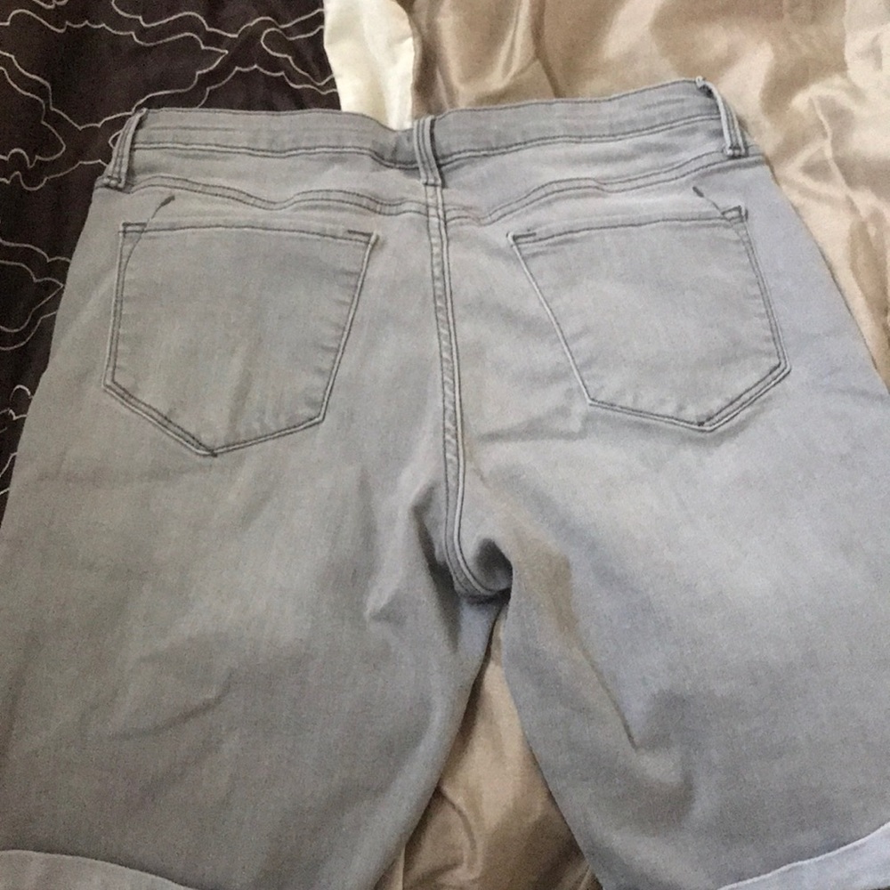 Shorts - Picture 3 of 3